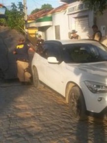 Carro de luxo avaliado em R$ 140 mil foi apreendido em operação.(Imagem:Joelson Giordani)