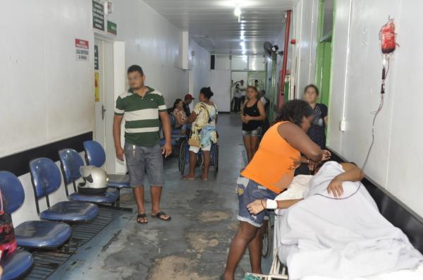 Sem leitos, pacientes ficam nos corredores e com risco de infecções.(Imagem:Divulgação / Simepi)