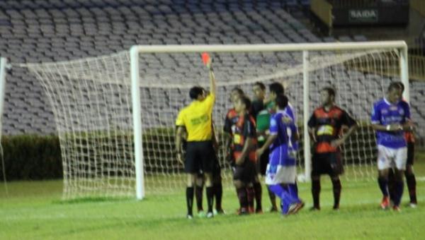 Antônio Dib ainda expulsou lateral do Flamengo-PI após bate-boca.(Imagem:Emanuele Madeira)