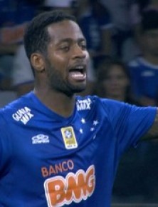 Dedé, do Cruzeiro, está suspenso e não enfrenta o Bahia na quinta-feira.(Imagem:Reprodução/Sportv)