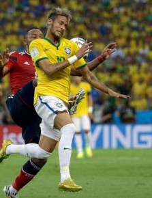 Neymar sofre fatura e está fora do Mundial.(Imagem:AP)