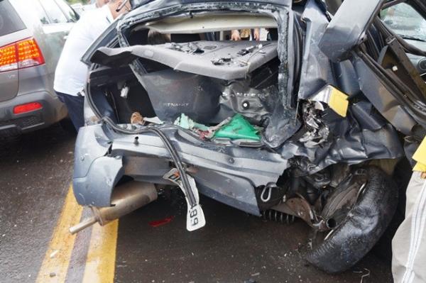 Veículo em que estavam as três vítimas do acidente no Piauí.(Imagem:Misael Lima/MPiauí.com)