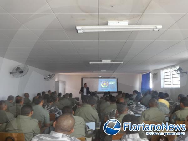 Coronel Sá Júnior ministrou palestra sobre Comunicação Social no 3º BPM de Floriano.(Imagem:FlorianoNews)