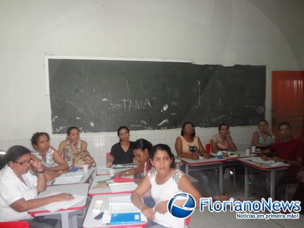  Professores da rede municipal participaram de encontro de formação do PNAIC.(Imagem:FlorianoNews)