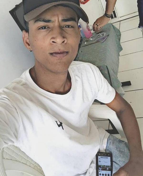 Jovem colide moto contra coluna de concreto e fica ferido em Campo Maior(Imagem:Reprodução/WhatsApp)