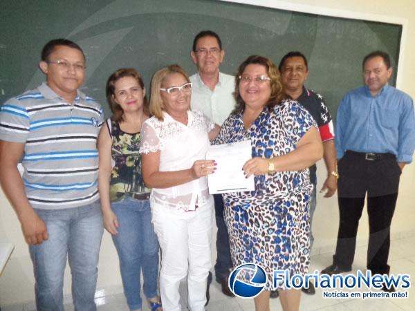 Seduc entrega portaria aos novos diretores de unidades de ensino em Floriano.(Imagem:FlorianoNews)