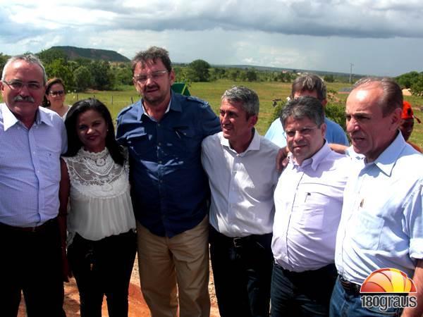 Gustavo Neiva participou da entrega da primeira etapa de pavimentação entre Gilbués e Santa Filomena.(Imagem:180graus)