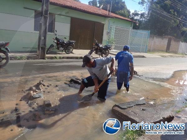 Rompimento de tubulação provoca nova falta d'água em Floriano.(Imagem:FlorianoNews)