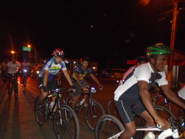 Durante pedal, amigos fazem homenagem a ciclista morto em acidente em Floriano.(Imagem:FlorianoNews)