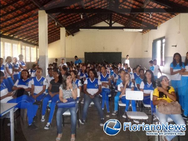 Escola Lindolfo Uchoa realiza projeto sobre uso consciente de água e energia.(Imagem:FlorianoNews)