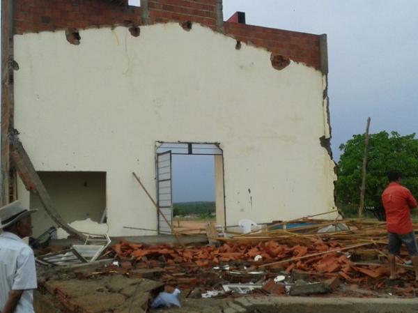 Igreja Evangélica não resistiu ao forte temporal e acabou desmoronando em Fartura do Piauí.(Imagem:G1)