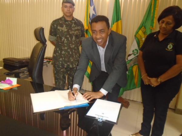Prefeito Joel Rodrigues toma posse como presidente da Junta Militar.(Imagem:FlorianoNews)