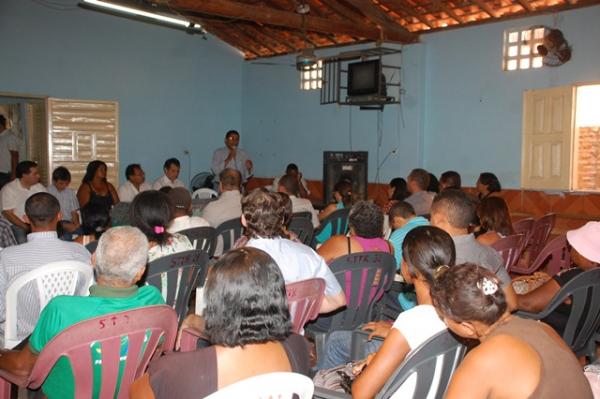 Prefeito Gilberto Júnior se reúne com trabalhadores rurais.(Imagem:Waldemir Miranda)