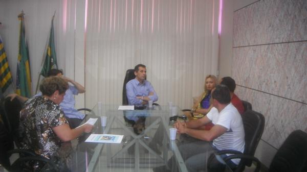 Prefeito Gilberto Júnior recebeu a visita da Miss Floriano.(Imagem:FlorianoNews)