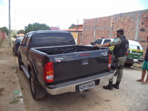 Polícia encontra veículo abandonado no bairro Sambaíba, em Floriano.(Imagem:FlorianoNews)