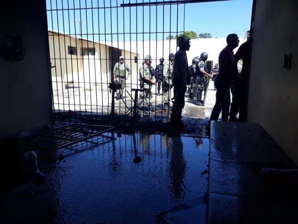 Bombeiros e Policiais militares controlam rebelião no Centro Educacional Masculino, em Teresina.(Imagem: Reprodução)