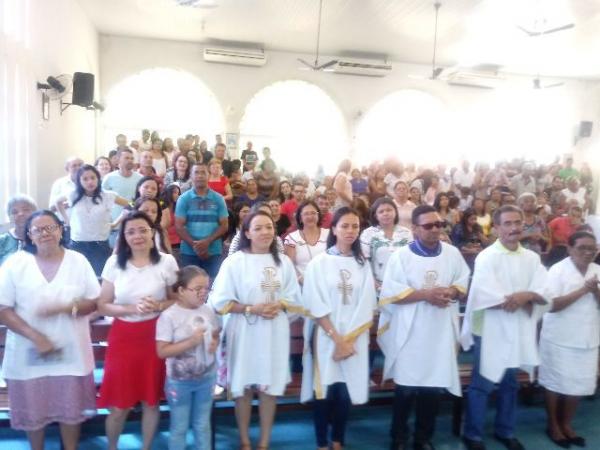 Dom Edivalter celebra missa do primeiro domingo do Advento em Floriano.(Imagem:FlorianoNews)