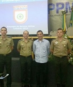 Prefeito Gilberto Júnior participa do Simpósio de Serviço Militar.(Imagem:SECOM)