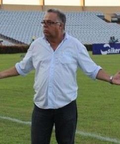 Josué Teixeira, treinador do River-PI.(Imagem:Abdias Bideh/GloboEsporte.com)