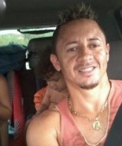 Prestes a se apresentar, Thiago Marabá posta foto em rede social a caminho de Teresina.(Imagem:Reprodução/Facebook)