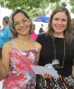 Jovem doa cabelo para fazer perucas a pacientes com câncer no Piauí.(Imagem:Katylene França)