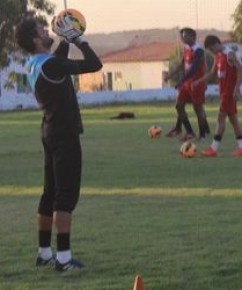 Felipe treina esperando a oportunidade de assumir a titularidade do River-PI.(Imagem:Wenner Tito)