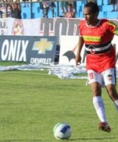 Marciano abre dois gols de vantagem para Fabiano, do Piauí, e pode confirmar artilharia no Estádio Albertão.(Imagem:Emanuele Madeira/GLOBOESPORTE.COM)