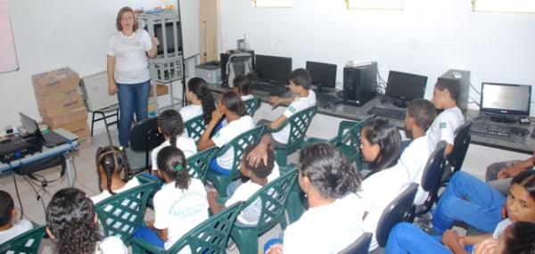 Alunos da Escola Antonio Nivaldo participam de palestra sobre Meio Ambiente.(Imagem:Waldemir Miranda)