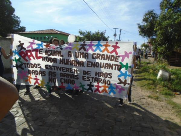 CETI Jacob Demes realiza caminhada pedindo paz em Floriano.(Imagem:FlorianoNews)