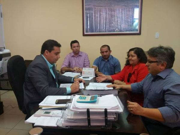 Prefeitura firma parceria para tratar da regularização fundiária do Conjunto Paraíso.(Imagem:SECOM)