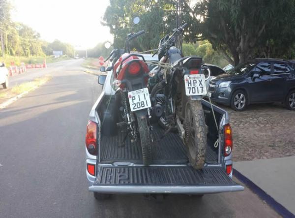 PRF prende assaltante e recupera duas motos roubadas numa só ação.(Imagem:NUCOM/PRF/PI)