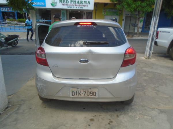 Veículo roubado em Fortaleza é recuperado pela PRF de Floriano.(Imagem:FlorianoNews)