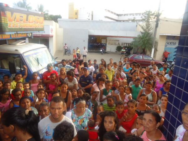 Mais de 400 crianças beneficiadas pela campanha Papai Noel dos Correios.(Imagem:FlorianoNews)