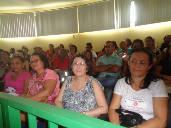 Professores da rede municipal participam de assembleia geral.(Imagem:FlorianoNews)