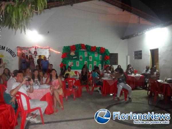 Alunos da Escola Mega de Floriano festejaram formatura da 8ª série.(Imagem:FlorianoNews)