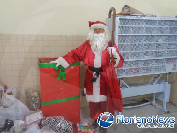 Crianças recebem primeiros presentes do Papai Noel dos Correios em Floriano.(Imagem:FlorianoNews)