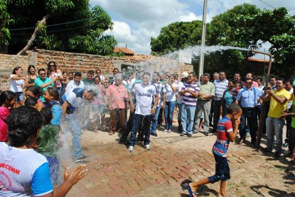 Prefeito Gleydson Resende inaugura sistema de água no bairro Vereda Grande.(Imagem:Reprodução/Facebook)