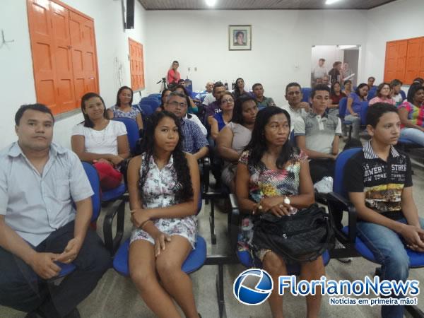 Prefeitura premia alunos com melhor desempenho em Olimpíadas e Concurso de Poesia.(Imagem:FlorianoNews)