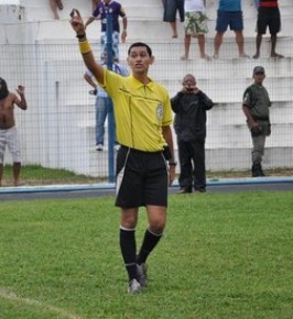 Antônio Dib Moraes de Sousa apita decisão no Estádio Verdinho, em Parnaíba.(Imagem:Divulgação)