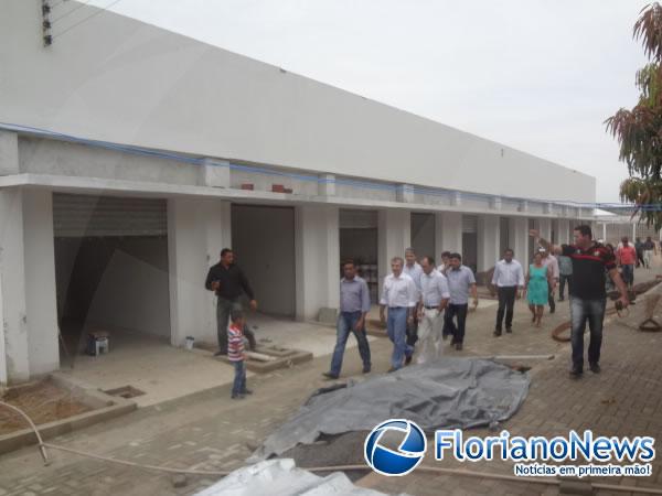 Senador João Vicente visitou obras do Mercado do Cruzeiro em Floriano.(Imagem:FlorianoNews)