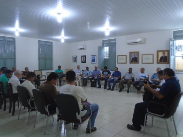 Dom Edivalter preside primeira reunião do clero após assumir Diocese de Floriano.(Imagem:FlorianoNews)