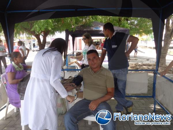 Alunos realizam manhã de ação social na Praça Dr. Sebastião Martins.(Imagem:FlorianoNews)