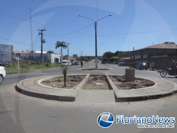 Prefeitura inicia reconstrução de rotatórias em Floriano.(Imagem:FlorianoNews)