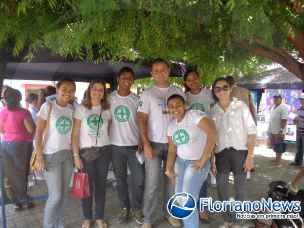 Alunos realizam manhã de ação social na Praça Dr. Sebastião Martins.(Imagem:FlorianoNews)