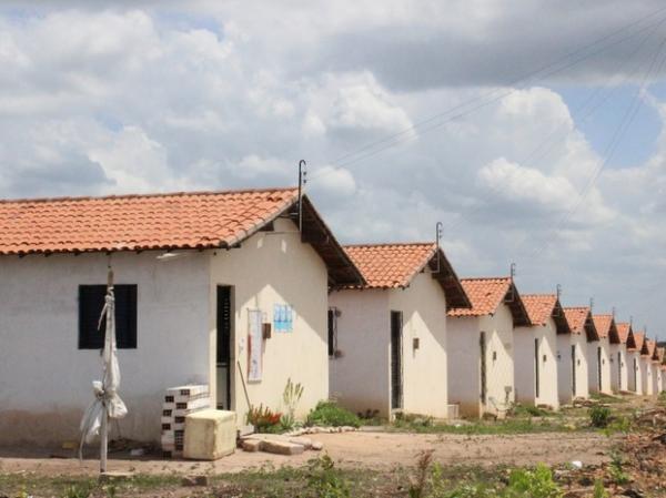 Mutuários em débito devem procurar a sede da Emgerpi em Teresina.(Imagem:Catarina Costa/G1)