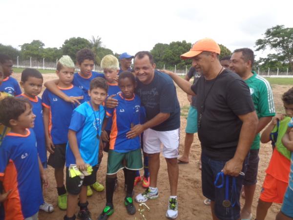 Escolinha do Jó promoveu domingo esportivo em Nazaré do Piauí.(Imagem:FlorianoNews)