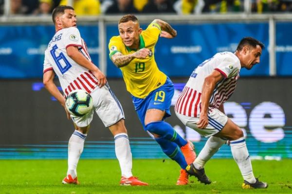 Atacante do Grêmio pede para não ser avisado sobre clubes interessados e diz que decidirá futuro apenas após a Copa América.(Imagem:Vinícius Costa/BP Filmes)