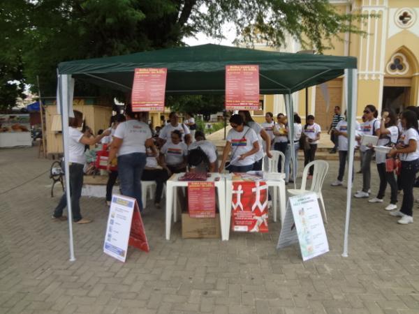Profissionais da saúde em combate a AIDS em Floriano. (Imagem:FlorianoNews)