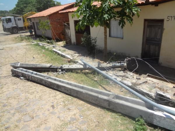 Caminhão provoca incidente no bairro Tiberão.(Imagem:FlorianoNews)