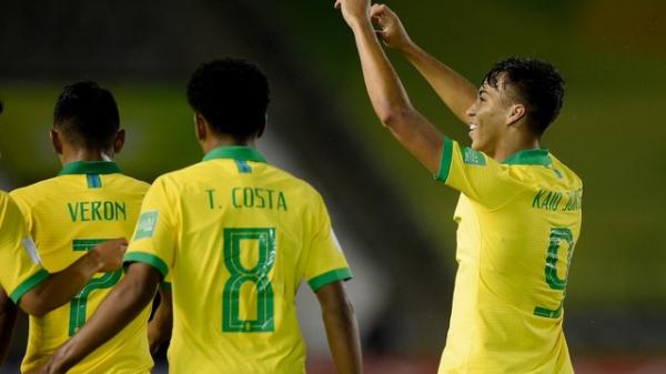 Kaio Jorge comemora o primeiro gol do Brasil diante da Nova Zelândia no Mundial Sub-17.(Imagem:Alexandre Loureiro/ CBF)